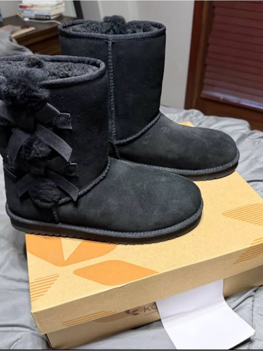 UGG Black Short Bow-Back Shearling Ankle Boots